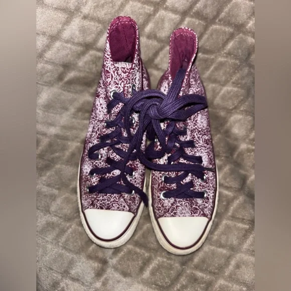 Purple Print high top Chuck Taylor Converse, Size-5 - Picture 1 of 6